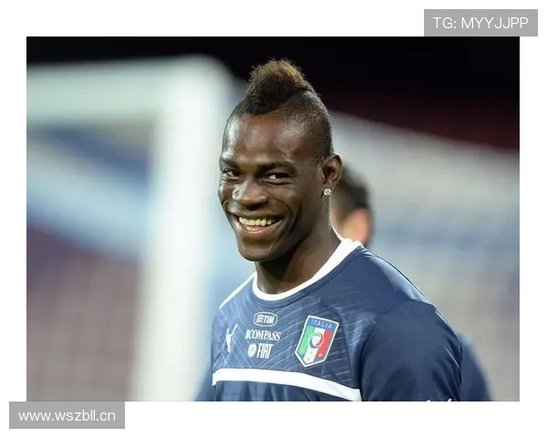 巴洛特利新豪宅旁边竟然开了个平价火锅店，这反差太绝了！