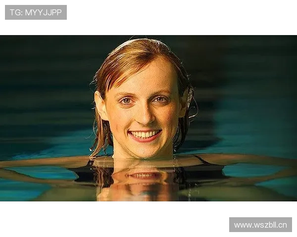 凯蒂·莱德基那张生活照里，早餐比我整个月房租还狠