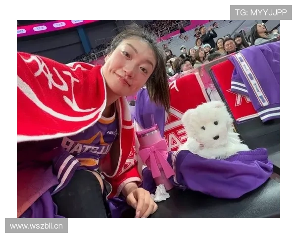 李梦居然把家里布置得像豪宅，还没想到篮球场上她这么拼命？