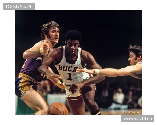 奥斯卡·罗伯特森无球跑动减少，组织重心前移改变进攻结构